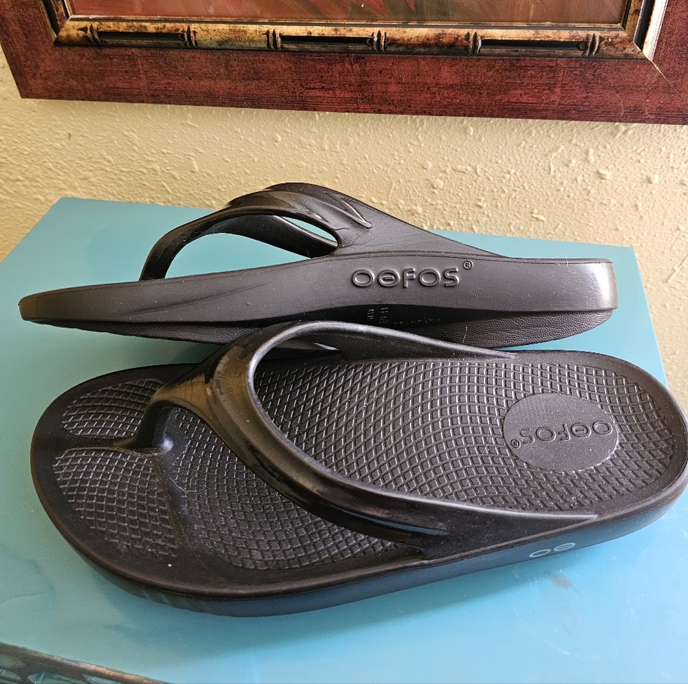 BRAND NEW OOFOS